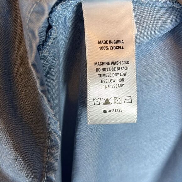 NWT CECE Pintuck Mock Neck Chambray Dennim Blouse Size S - Picture 5 of 6